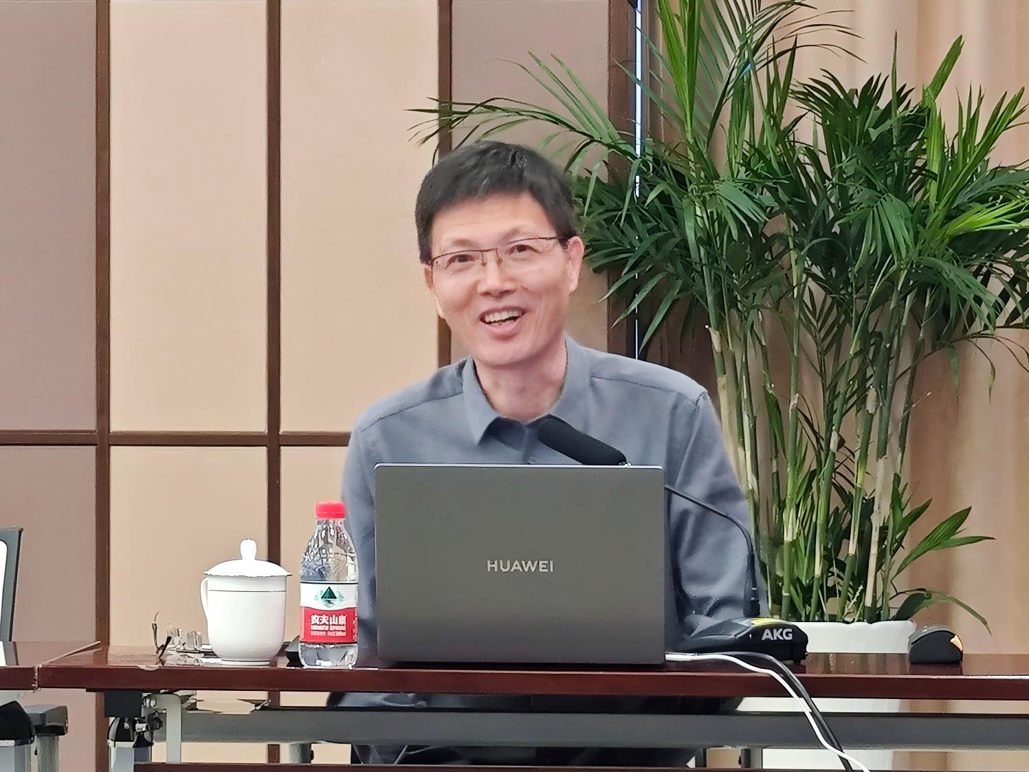 潘永坚.jpg